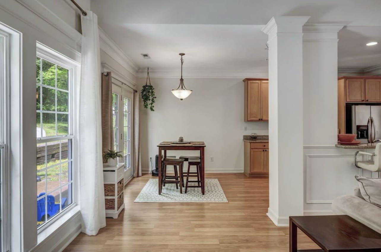 Building Photo - 6925 Sunnywood Dr