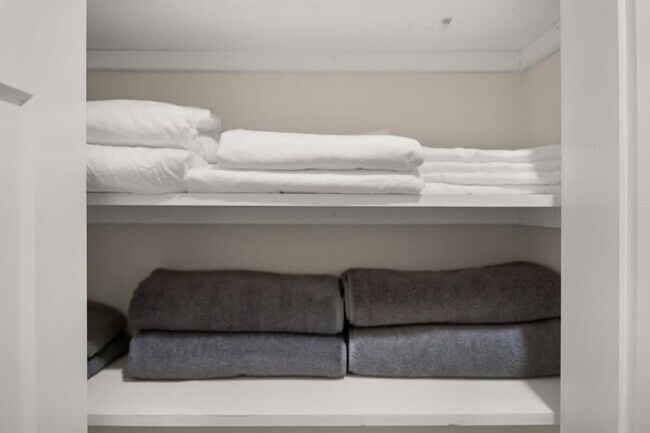 Building Photo - 29 Versailles Ave