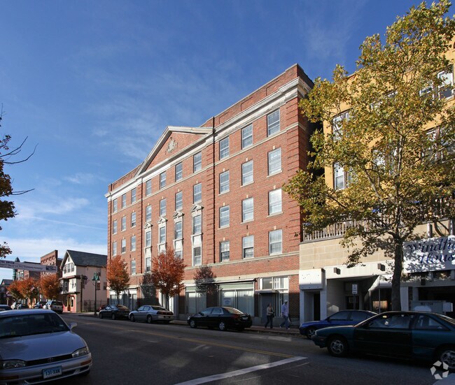 Building Photo - 819-833 Main St
