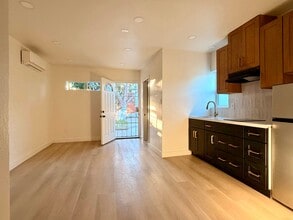 Building Photo - 714 S Philadelphia St