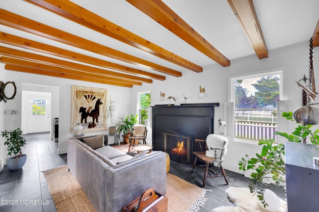 Building Photo - 638 Parkside Ave