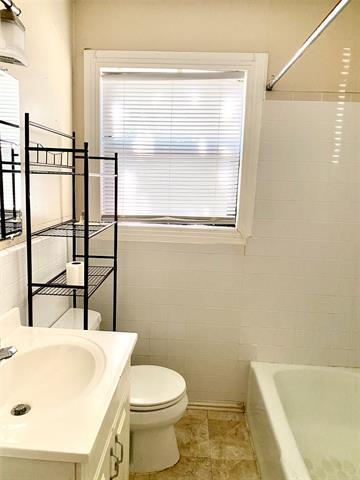 Building Photo - 2098 Vine St