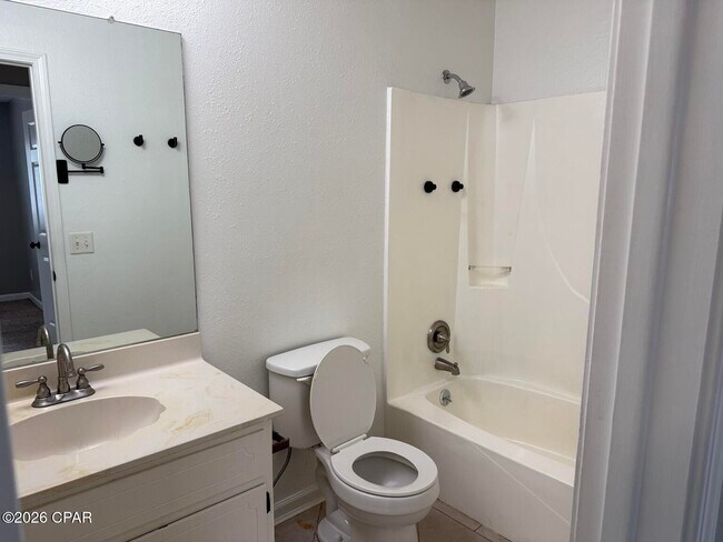 Building Photo - 3015 Longwood Cir