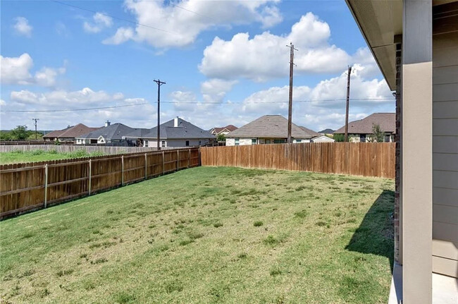 Side view back yard - 107 Stockton Family Ct