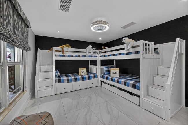 Building Photo - 3109 NE 42nd Ct