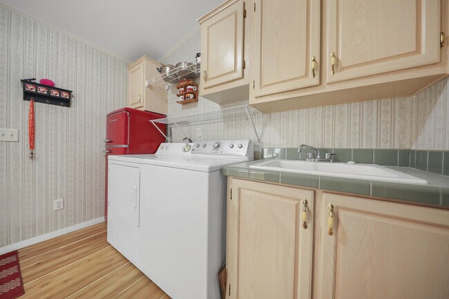 Building Photo - 60781 Painted Hills Rd