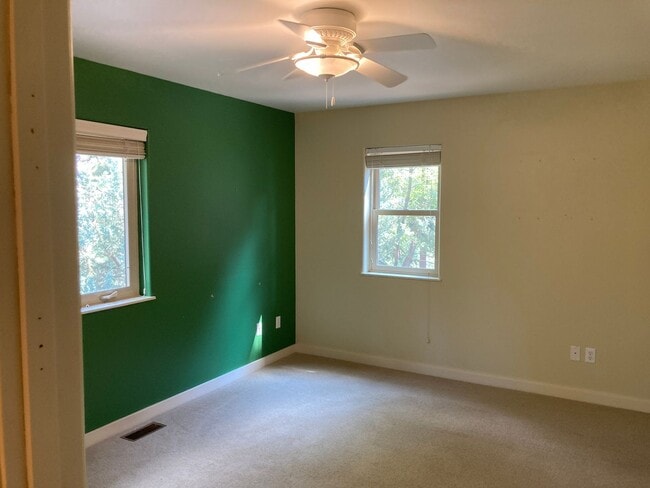 Building Photo - Custom home in the sought-after Edgemont H...