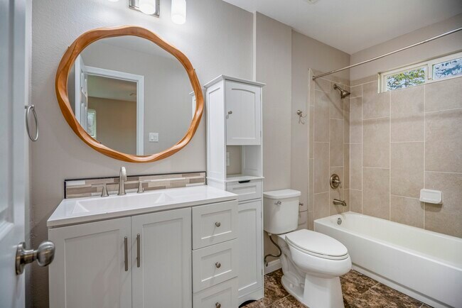 Building Photo - 628 Foster St