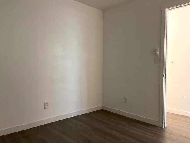 Building Photo - Modern 3-Bedroom Charmer with Bright Inter...