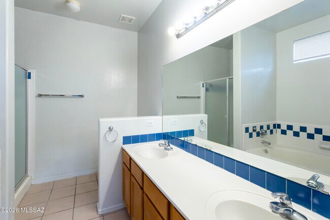 Building Photo - 392 Falcon Ct
