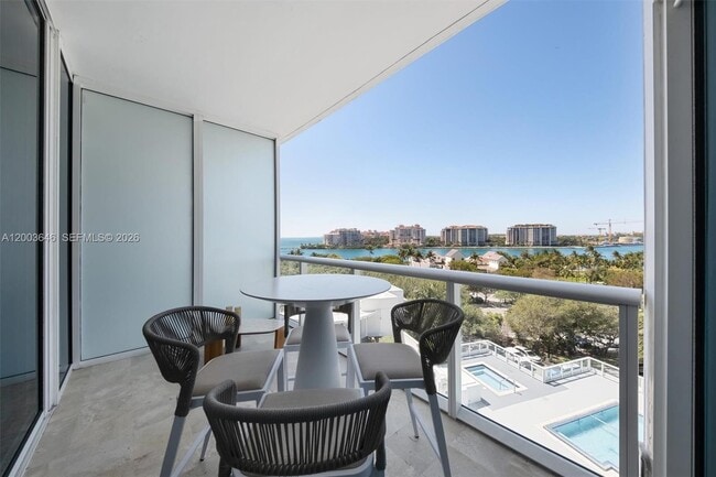 Building Photo - 100 South Pointe Dr