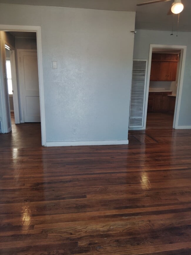 Building Photo - 3800 NE 12th Ave