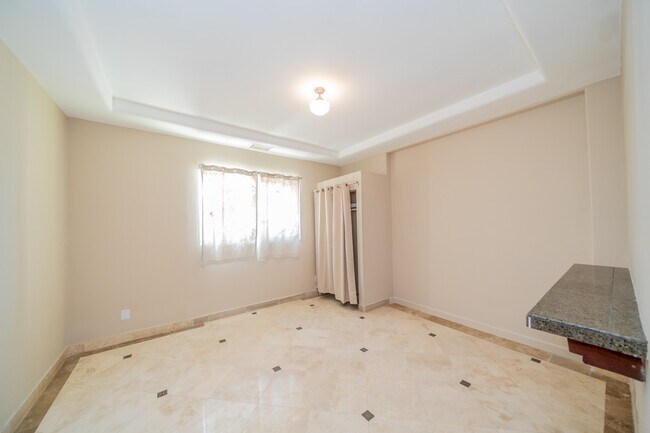 Building Photo - 17425 Cyrus Ln