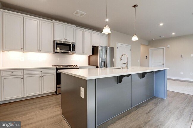 Building Photo - 4395 Peach Lily Ln