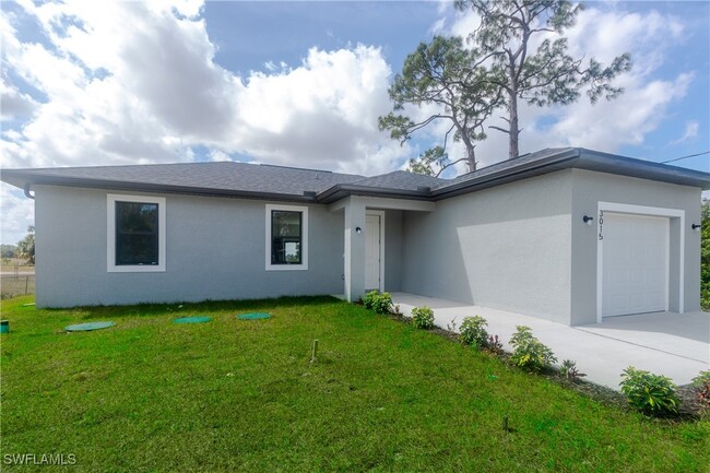 Building Photo - 3015 S Balsam Cir