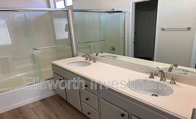 Building Photo - 744 Cardona Ave