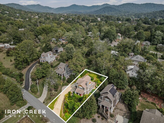Building Photo - Elegant Contemporary Home in North Asheville