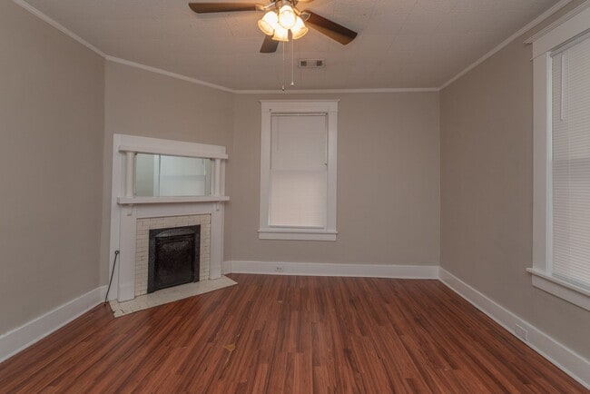 Building Photo - 4 bed/2 bath single-family home for lease ...