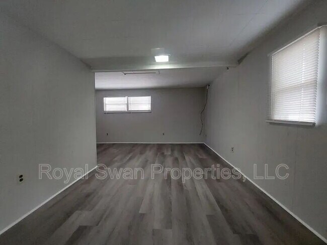 Building Photo - 115 Lenox St