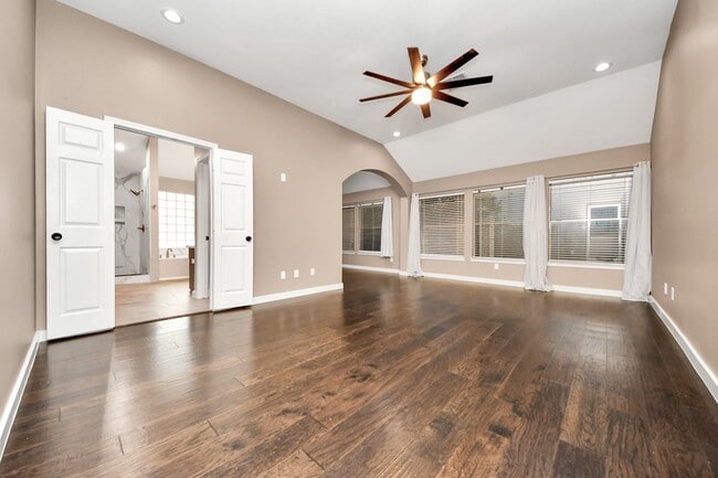 Building Photo - 3210 Shadowwalk Dr