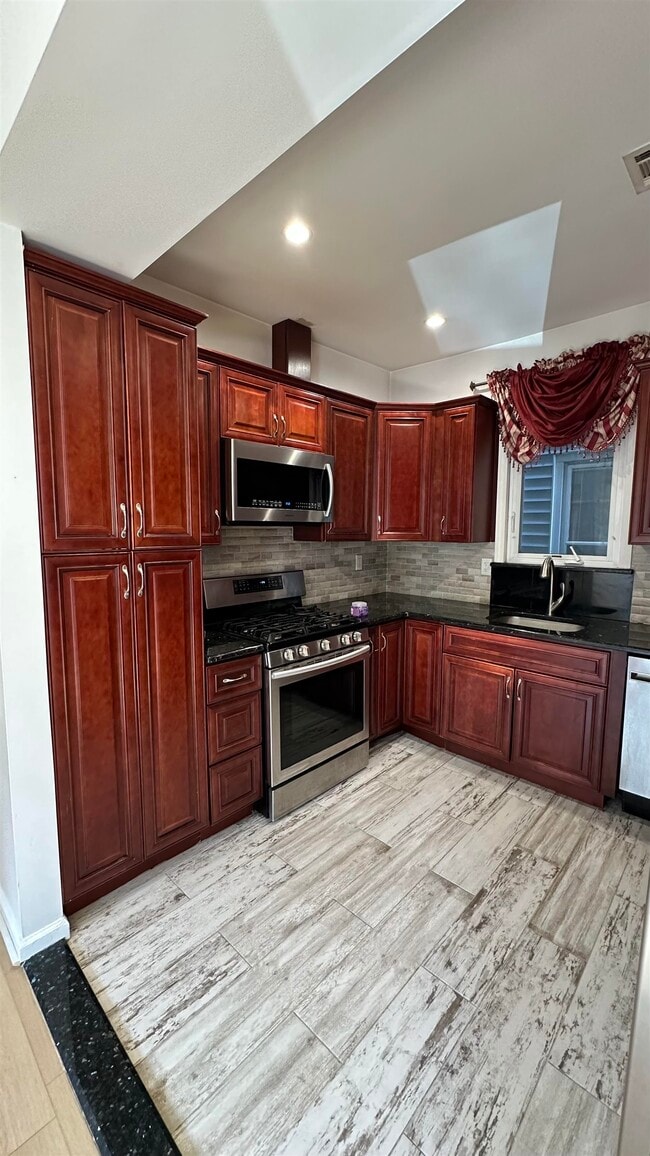 Building Photo - 275 Avenue A