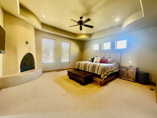 Building Photo - Beautiful Fully Furnished home in an Exclu...