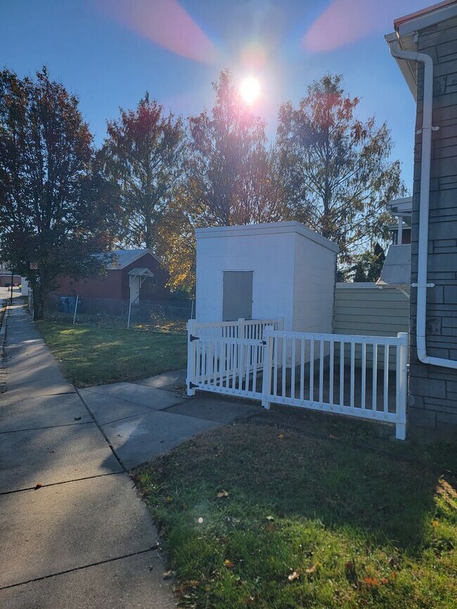 Building Photo - 179 N Water St