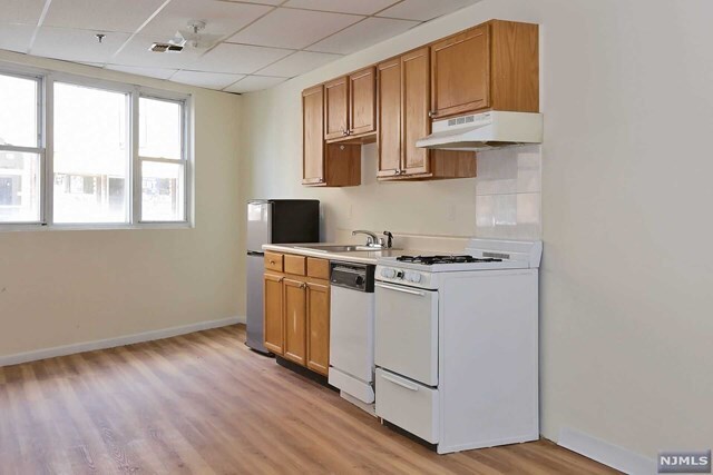 Building Photo - 203 Academy St