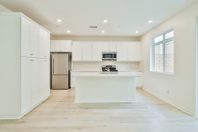 Kitchen - 3092 Acebo Dr