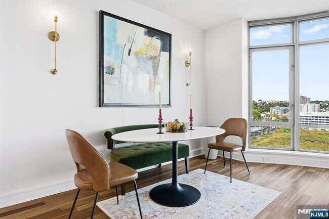 Building Photo - 8100 River Rd