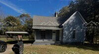 Building Photo - Your Next Home Awaits: 2 Bedrooms, New Car...