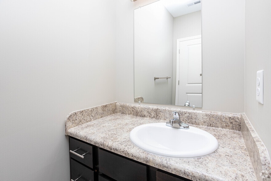 2BR, 2BA - 1,100 SF - Bathroom - The Foundry