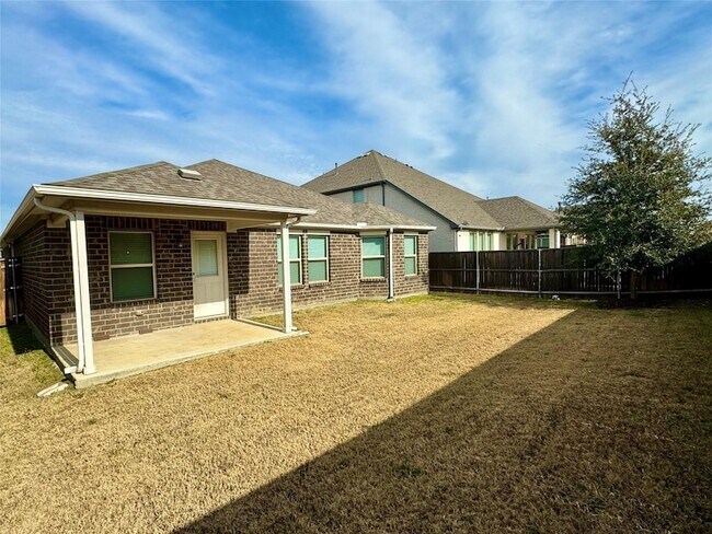 Building Photo - 6122 Heron Dr