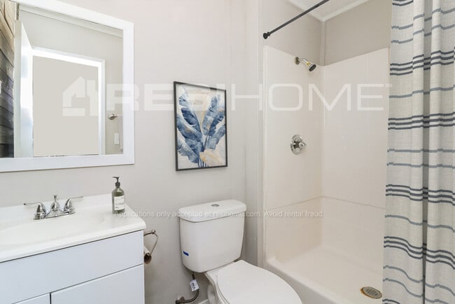 Building Photo - 6043 Deerfield Ct