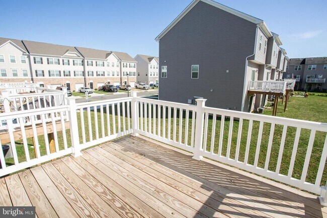 Building Photo - 239 Macoun Way