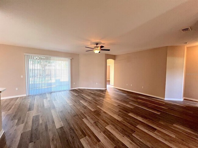 Building Photo - 7 Zither Ct