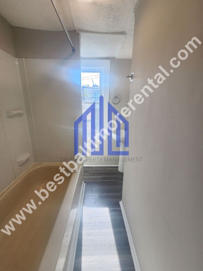 Building Photo - Cozy 2 Bedroom Home in East Baltimore