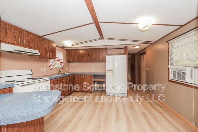 Building Photo - 5576 Hargrove Rd