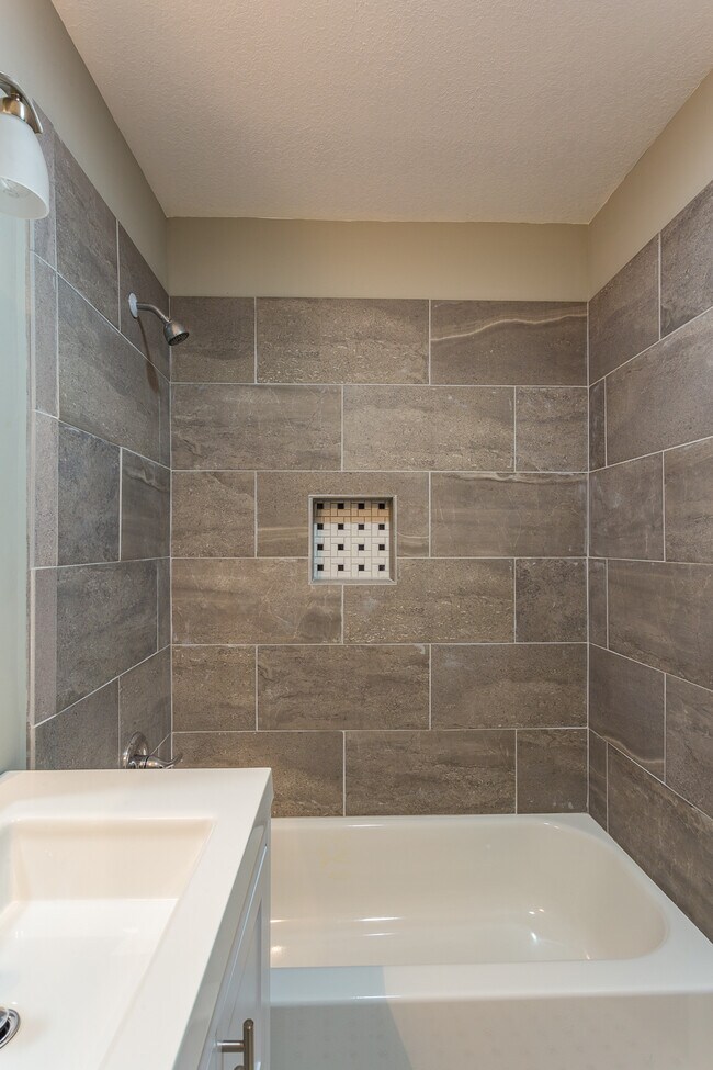 Building Photo - 606 Van Dyke St