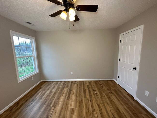 Building Photo - 177 Peregrine Pl