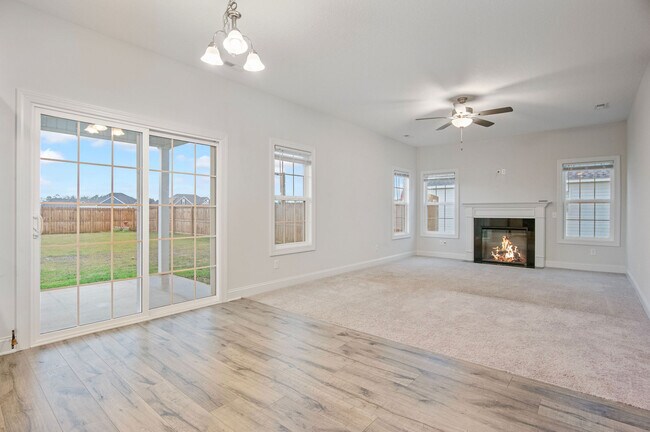 Building Photo - 917 Uplands Ln