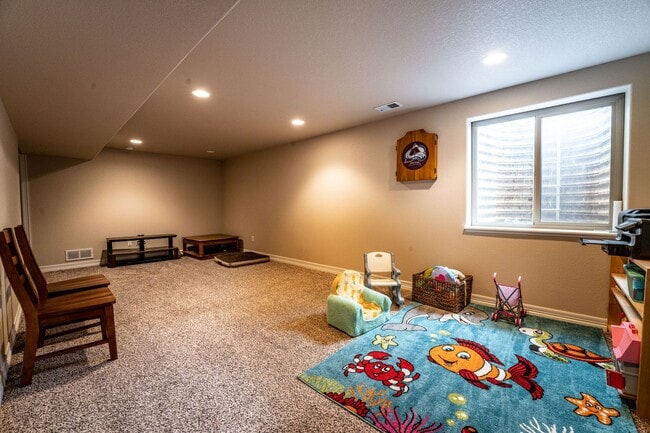 Building Photo - Beautiful 3 Bedroom, 2 Bathroom Ranch – Available Early April!