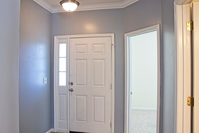 Building Photo - 401 Mahogany Dr