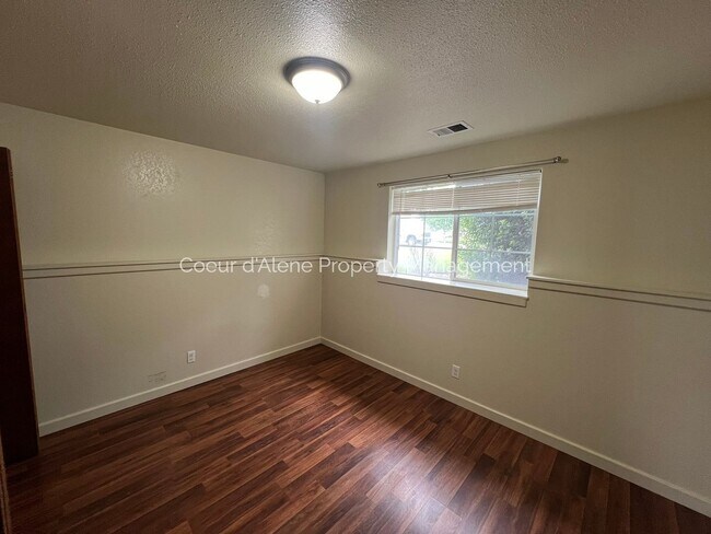 Building Photo - 3 bed house w/ family room in The Landings!