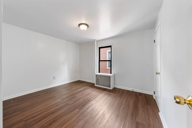 Building Photo - 485 Cary St