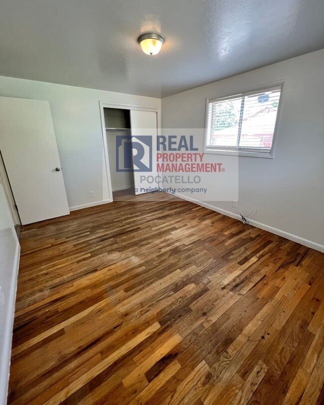 Building Photo - 4 Bedroom 2 Bath Home - Pet Friendly