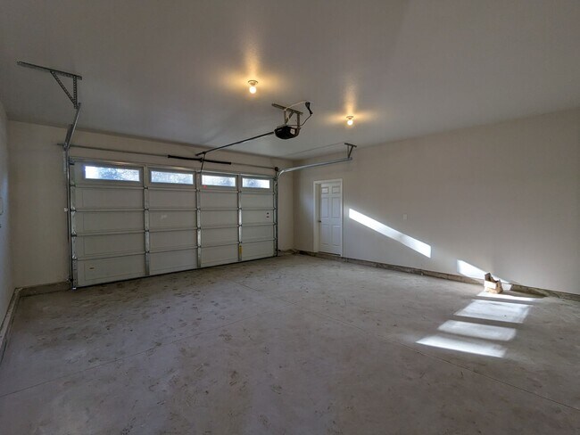 Building Photo - Nearly new 2 bedroom 1 bath detached ADU with a double-car garage and a private fenced backyard