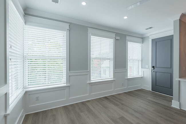 Building Photo - 8 Sanctuary Ct