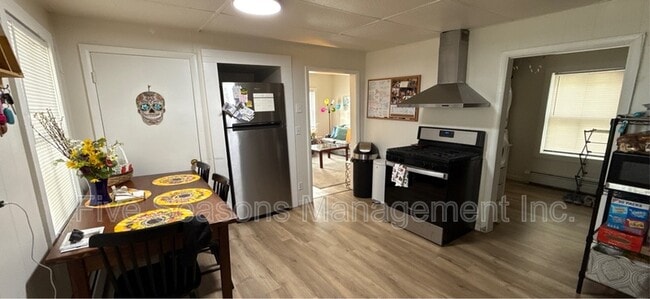 Building Photo - 48 Murray St