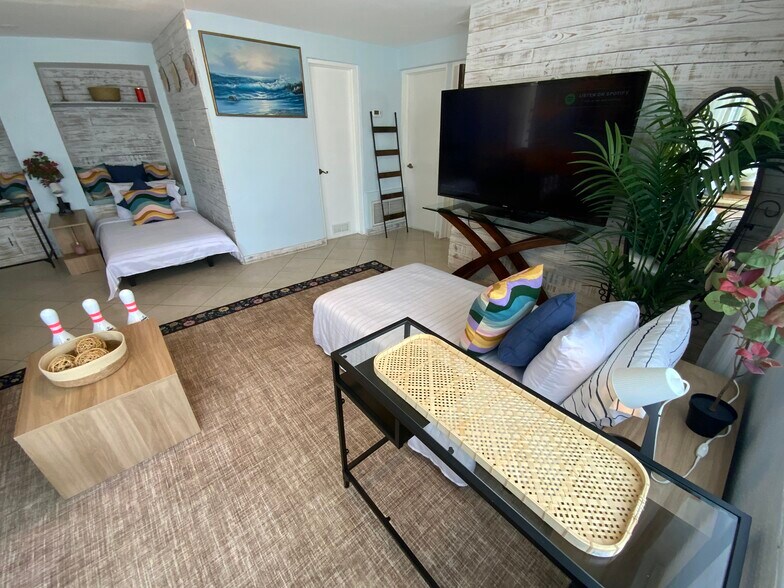 Building Photo - 2440 Manasota Beach Rd